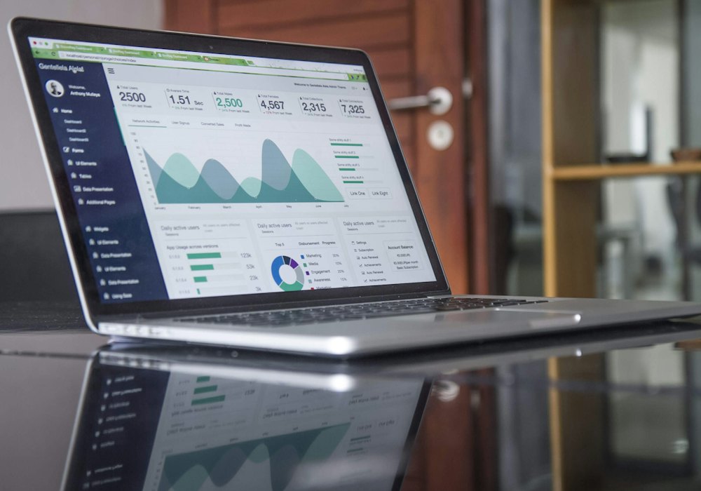Computador portátil con un tablero de resultados